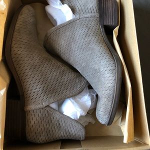 Lucky brand botties